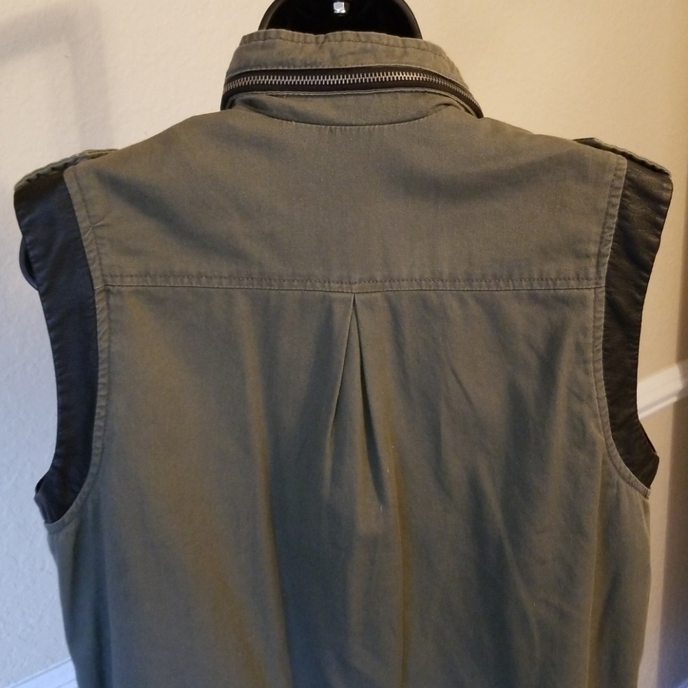 Top - Picture 5 of 6